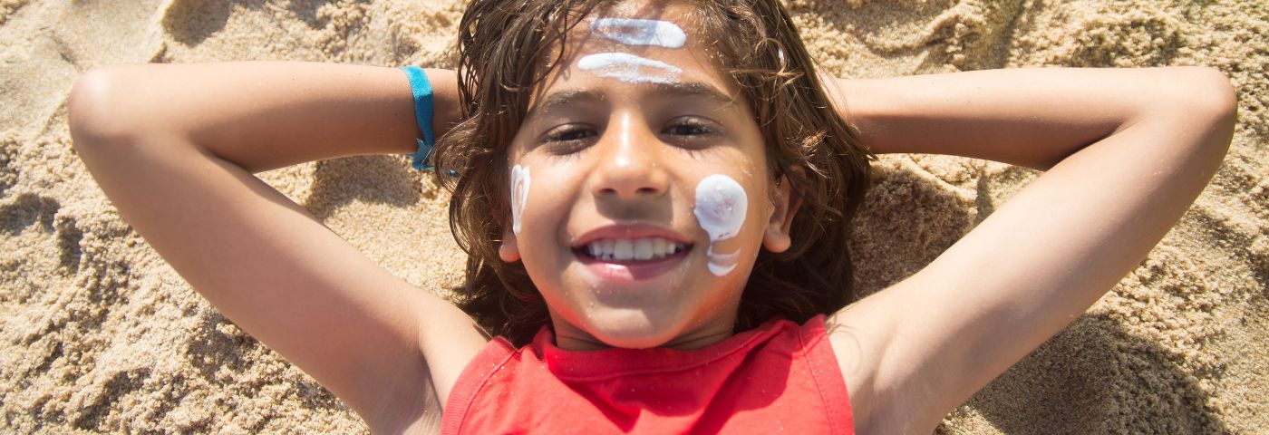 Bambins et crèmes solaires : Protéger sans nuire